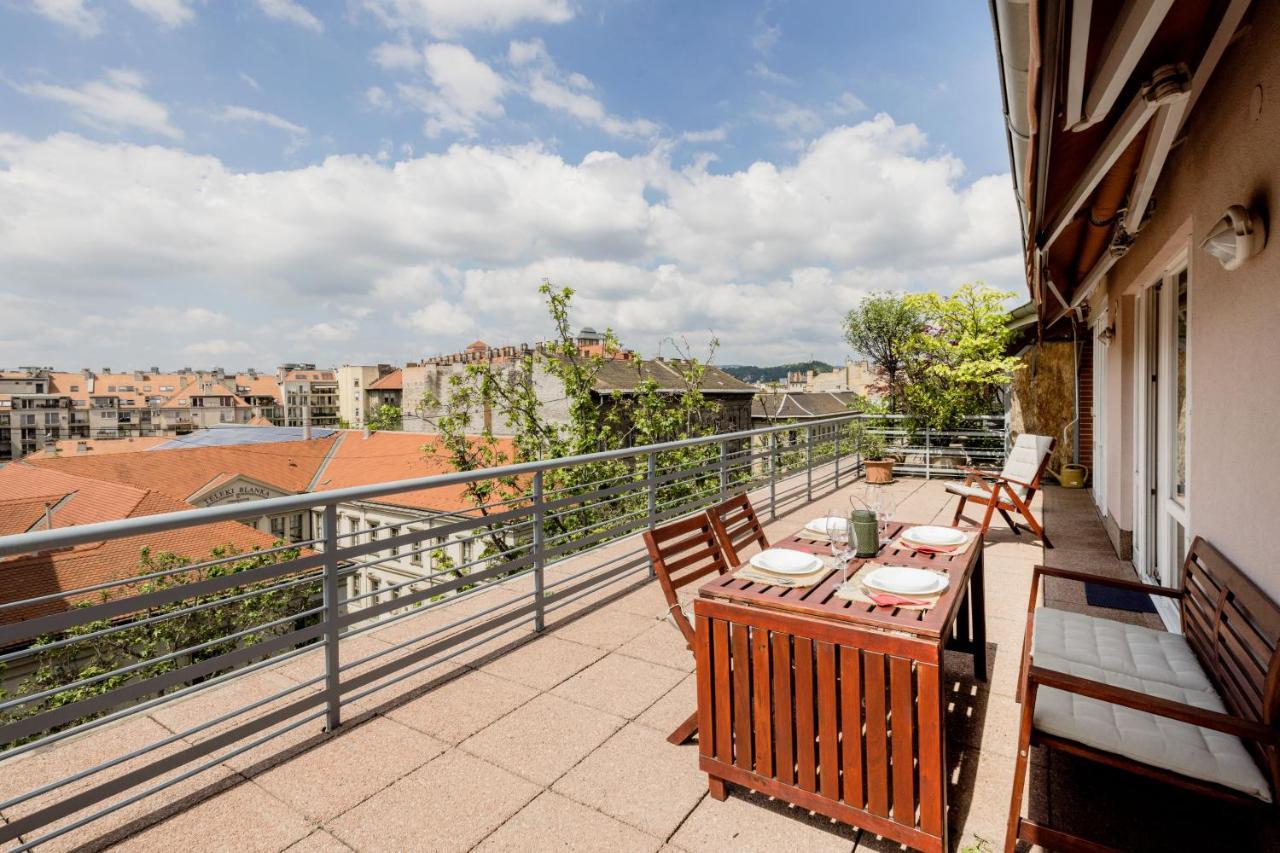 Bright And Spacious Penthouse W/ Terrace & Parking Budapest Exterior foto